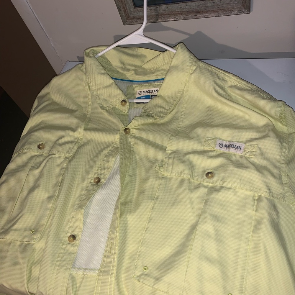 Magellan t shirt only worn 1 time